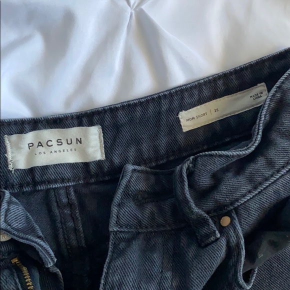 PacSun black mom jean shorts - Picture 3 of 3